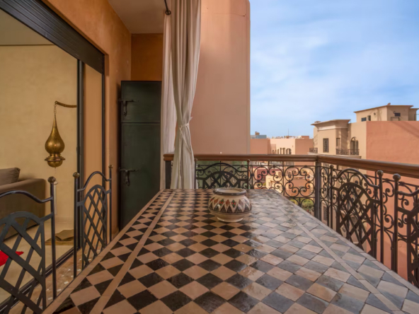 1c7da0b9-5906-4ef2-bce8-eddc876fb86a (Grande)