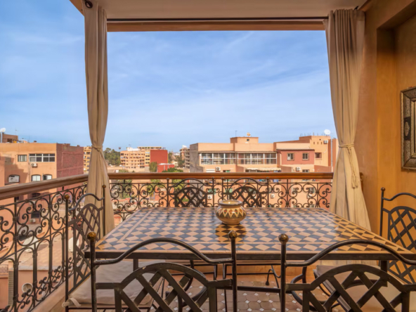 5a5e52f6-ccdc-45d4-a974-f1493e86d5de (Grande)