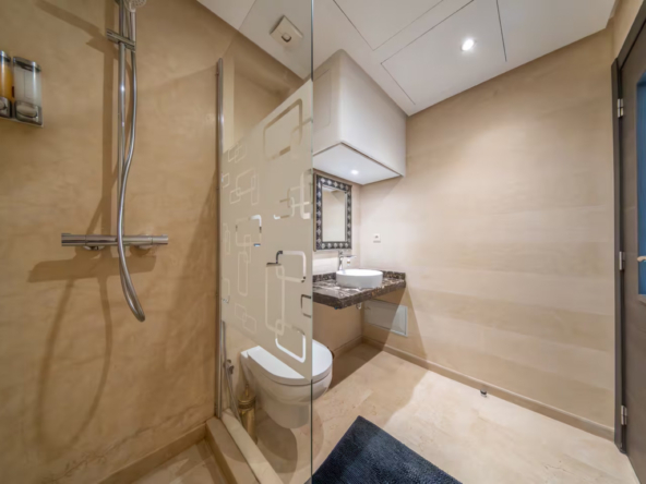 6ba39d59-66f3-4aea-a64d-07c2bc9d4894 (Grande)