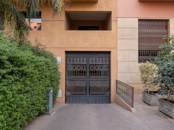 7ebb701d-ad00-4f00-9f65-d2438b789243 (Grande)