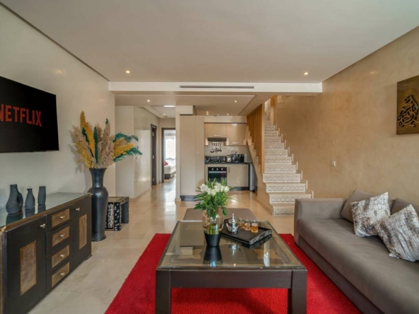 b1b900c2-bd3a-471e-826e-25957f1533db (Grande)