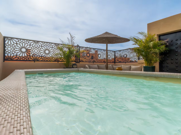 c6b92fe0-a849-4adc-a95f-4489d5b23893 (Grande)