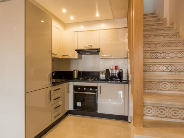 df7007f4-fc8d-4aeb-82df-a799f887207e (Grande)