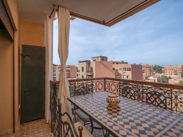 f575ad8c-4485-4af7-b0dc-abd02ce9f5f2 (Grande)